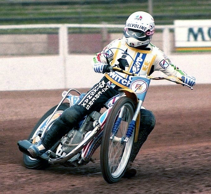 UprightSpeedway's tweet photo. Billy looking absolutely magnificent as the Witches close the gap, They're on 46% now at the halfway point #CloseRacing https://t.co/m1FkK9BHHC