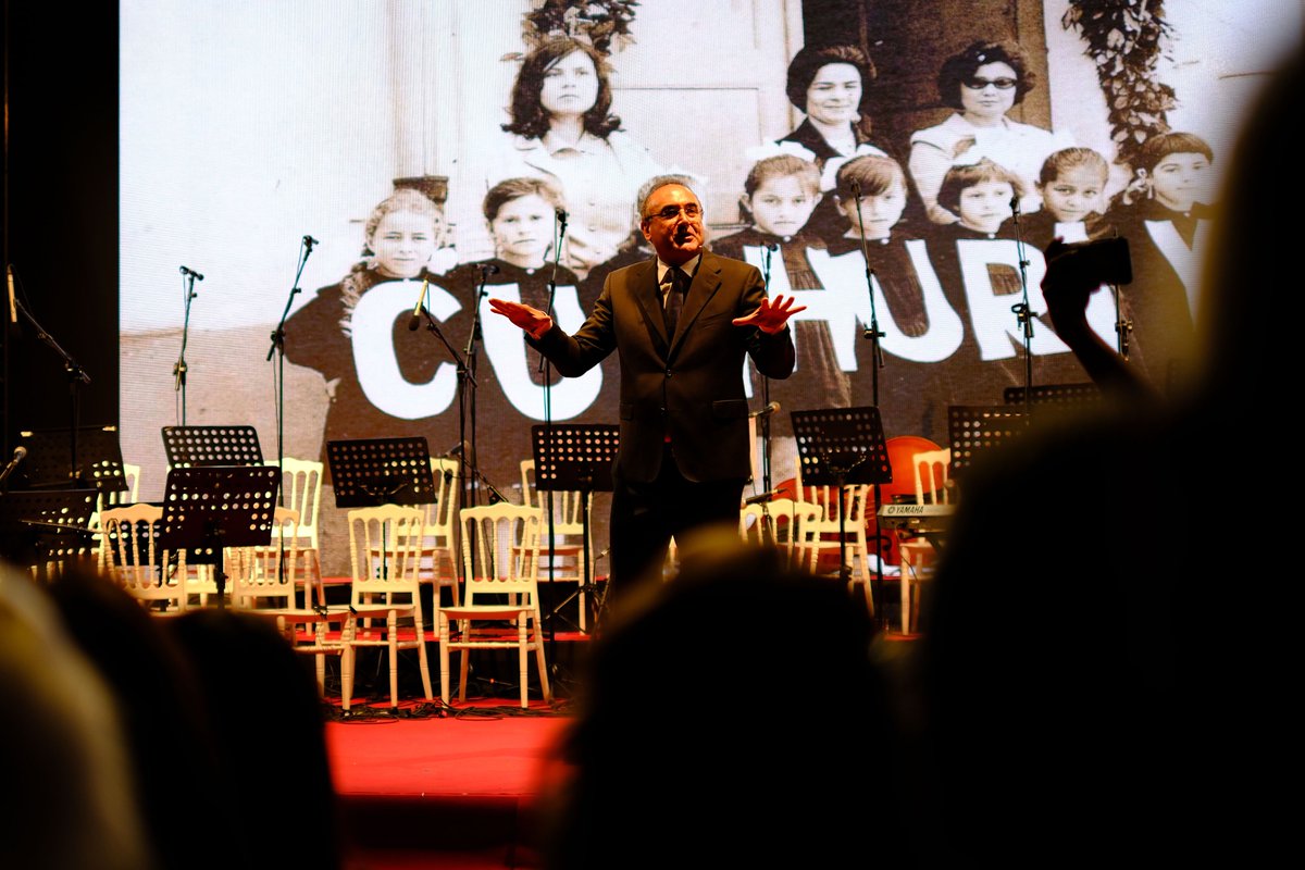 CUMHURİYET HALK PARTİSİ 100 YAŞINDA
Genel Başkanımız Kemal Kılıçdaroğlu, eşi Sayın Selvi Kılıçdaroğlu ile birlikte 3 gün sürecek olan Cumhuriyet Halk Partisi 100. Yıl Etkinliklerinin ilkine katıldı. CHP Genel Merkezi bahçesinde düzenlenen açılış kokteylinde CHP 100. Yıl