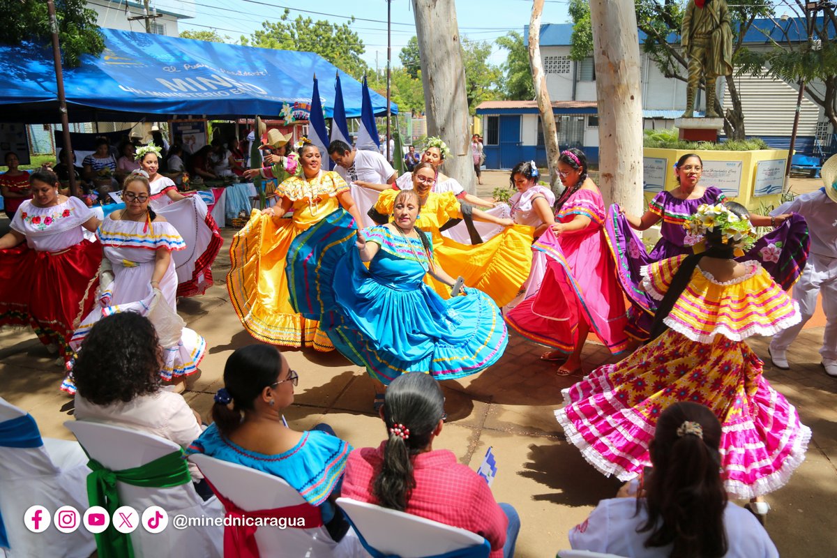 Servidores Públicos del Ministerio de Educación, celebran Día Nacional del Huipil Nicaragüense. 🇳🇮🇳🇮🎉🎊