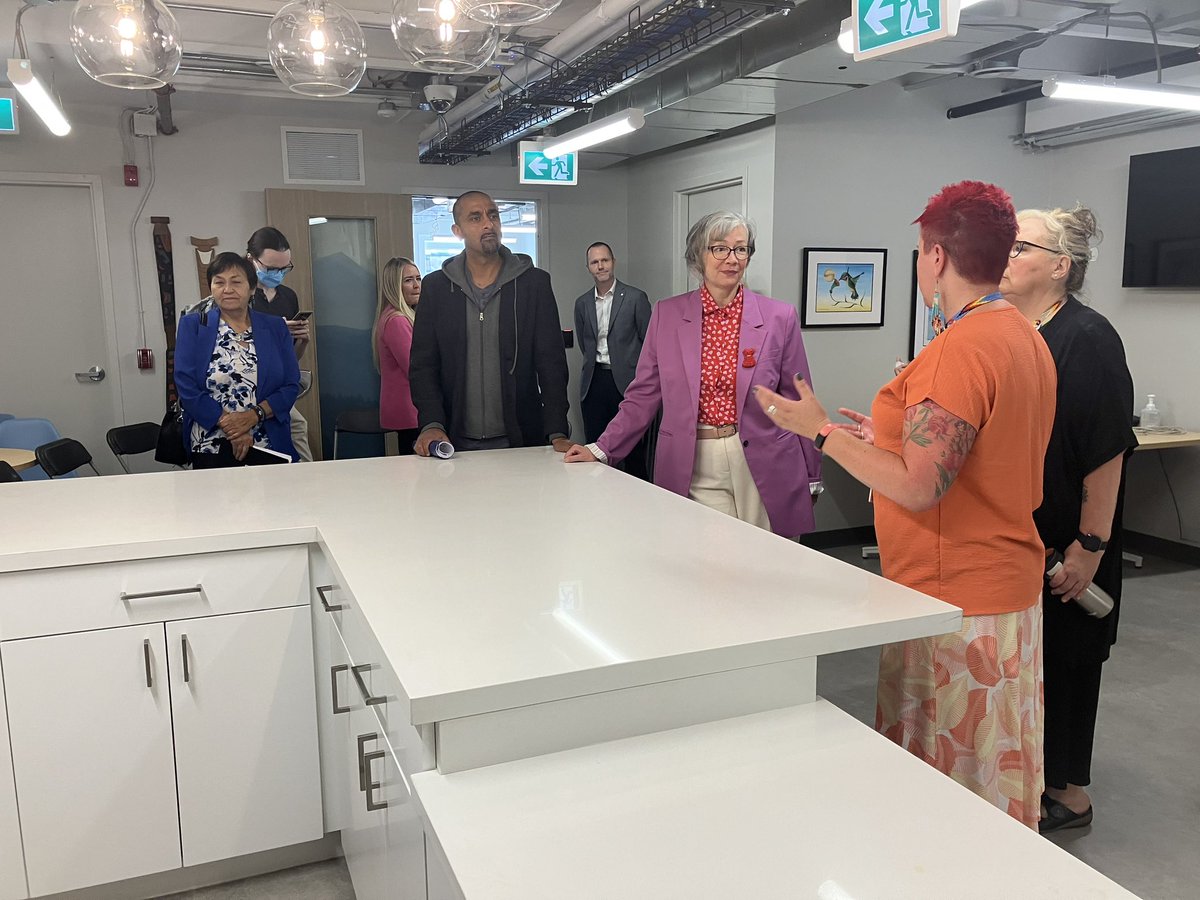 I was honoured to announce the launch of @VCHhealthcare’s first ever DTES Youth Outreach Centre alongside @KahlonRav & @NdpJoan. We toured this new space & met the staff on the DTES Youth Outreach team who are set to make a big difference in the lives of youth in the community.