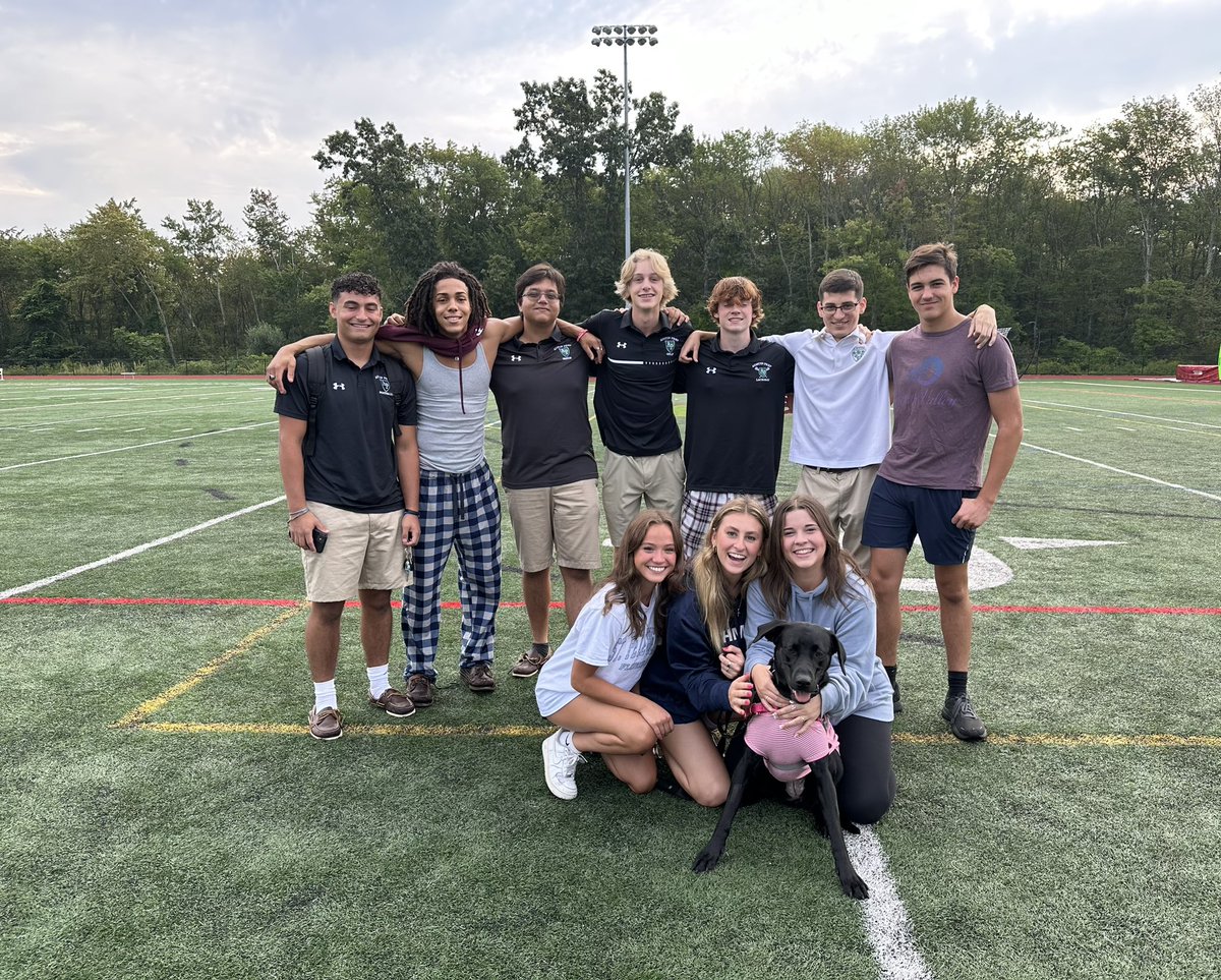 DrJamesHickey's tweet image. Members of the Class of 2024 hang with “Reagan” during their Senior Sunrise this morning on Fr. Seymour Field. This week is their last first week of school and they’re not counting days — they’re making the days count! @AustinPrep #AustinAlways #veritas #unitas #caritas