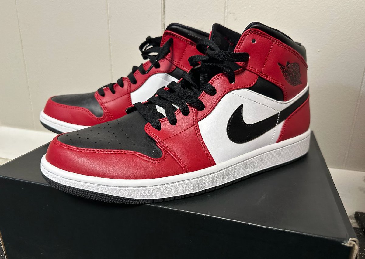 🚨GIVEAWAY🚨

Free Air Jordan 1 Mid-Black Toe 554724-069 size 12. Worn once.

Wear them, sell them, idc.

Requirements:
1) Respond with one Amazon-related question.
2) RT
3) Must be following to win.

I will pick a winner tonight at 7pm CST.