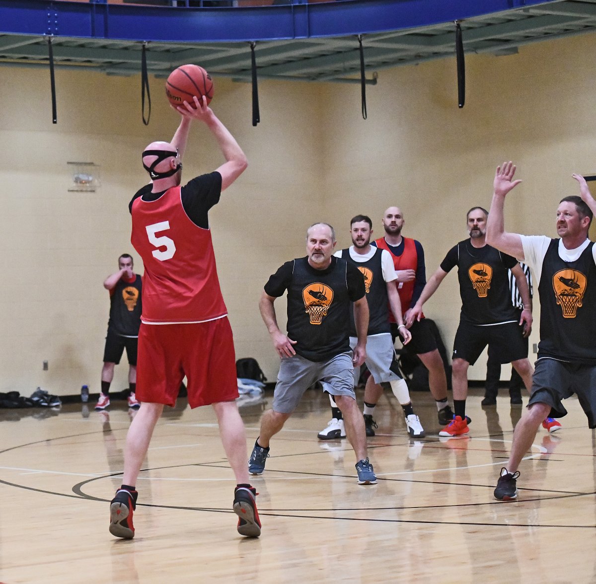 Gather your friends, it’s almost time for Fall basketball!🏀

The Men’s Adult basketball season runs from Sep-Nov at the Community Rec Center, including 7 regular season games and an end of season tournament.

Registration is $560 per team. Learn more: bit.ly/WindsorAdultSp…