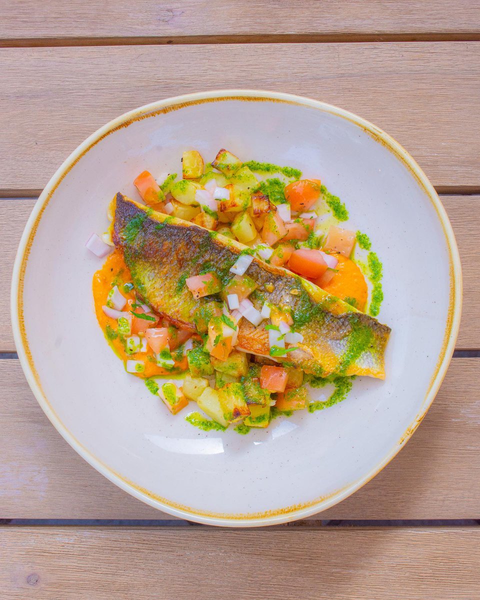 tapandrunCW's tweet photo. Weekend special: Seared Seabass with Romesco Sauce, Parmentier Potatoes, & Parsley Oil at #tapandrun #upperbroughton #meltonmowbray #gastropub #villagepub https://t.co/w4rZLCaFba