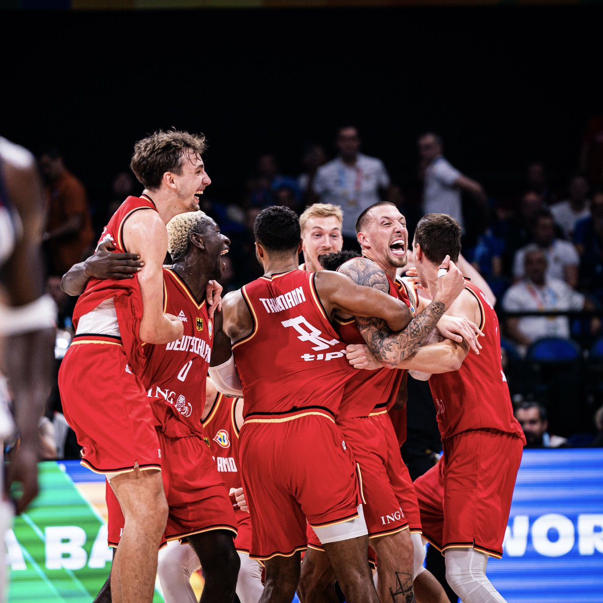 Daniel Theis tweet media