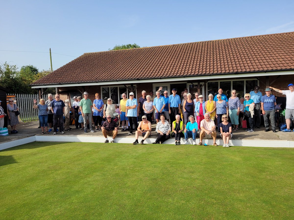 Excellent days bowling with the visit of Pudsey Bowling Club. Great weather and a super day's bowling.