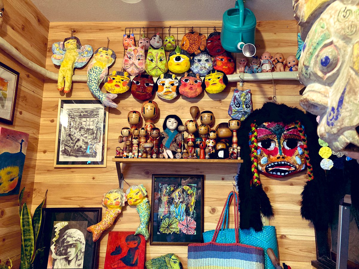 入口片付け終わった　天神の靴が靴棚から全く取れなくなったことを引き換えに客はチラシを取りやすくなりました　生まれ変わった魔法の生活に来て下さい！変えたの入口だけやけど　

#gallery魔法の生活
大阪市此花区四貫島２丁目１２−１3
阪神線千鳥橋駅から徒歩6分
営業時間14:00〜20:00 不定休