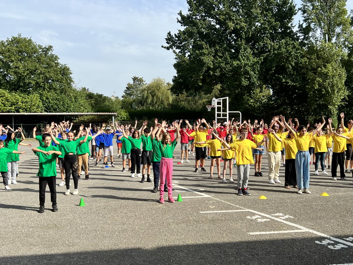 Les élèves de 6e du [clg Les Rochers Sévigné] ont suivi un très beau programme  sur cette journée d’intégration : atelier avec notre voisin et partenaire l’étrier vitréen, l’arbre des qualités, le Flashmob. #climatscolalre #rentree2023 Un grand 🙏 aux équipes &amp; à l’étrier vitréen