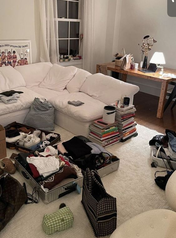 Ritah002's tweet photo. The best part about sitting down to write is cleaning my entire apartment 😂 #Girl https://t.co/QxJ4FKaqmo