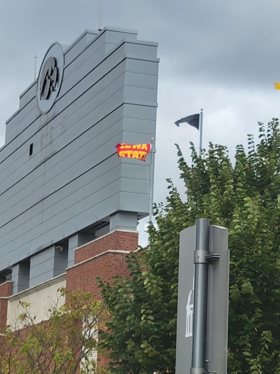 cyclonefanatic's tweet photo. Someone has an Iowa State flag flying at Kinnick Stadium. 

Thanks to @trew42 for sharing! https://t.co/XjYqabdlZm