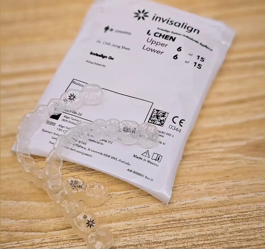 GafferGulele's tweet photo. The feeling when putting on the new #invisalign trays, that tightness, I must say, is soooo good that I think I am very much addicted to it.
#keepworking 
#timewilltell
#results https://t.co/9XI37SoqCn