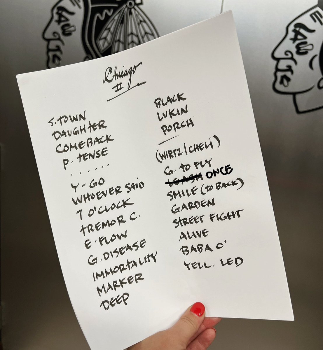PearlJam's tweet photo. Chicago 2 🏒🏒🏒 https://t.co/wMyznI3moW