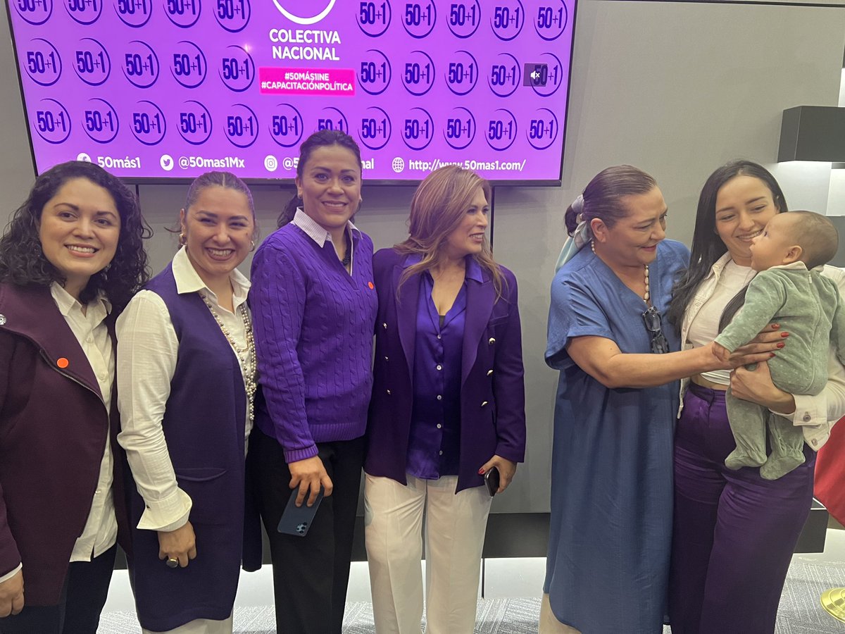 ViviMondragonL's tweet photo. 𝗘𝗹 𝗽𝗿𝗼𝗰𝗲𝘀𝗼 𝗲𝗹𝗲𝗰𝘁𝗼𝗿𝗮𝗹 𝟮𝟬𝟮𝟰 𝗲𝗻 🇲🇽 𝘁𝗶𝗲𝗻𝗲 𝗰𝗮𝗿𝗮 𝗱𝗲 𝗺𝘂𝗷𝗲𝗿.
Hoy tocó capacitarnos para seguir promoviendo los derechos político-electorales de las mujeres. #50más1INE #CapacitaciónPolítica https://t.co/Zom00XYJSb