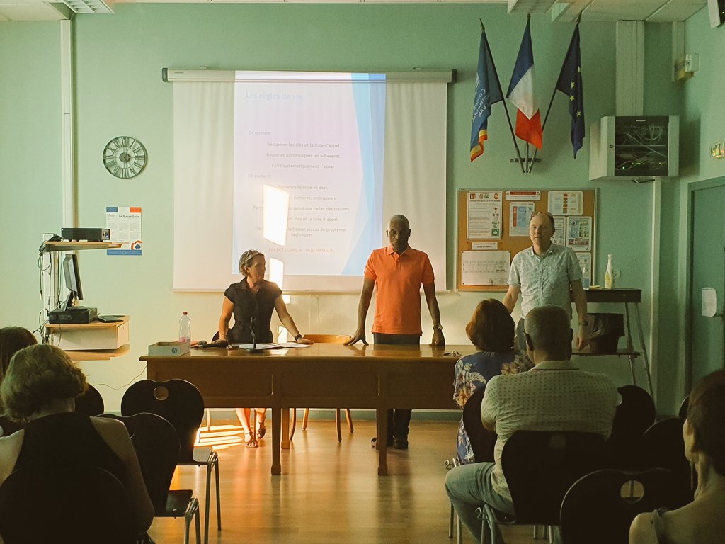 COLLEGEPEIRESC's tweet photo. 08/09:Accueil par l'équipe de direction du Relais Peiresc et le chef d'etablissement du @COLLEGEPEIRESC  des 42 professeurs du @RPeiresc pour la rentrée pédagogique de l'association.  objectif : faire vivre le partenariat fructueux entre les 2 entités. @AcademieNice @dasen_sieye https://t.co/kwLdgF39wP