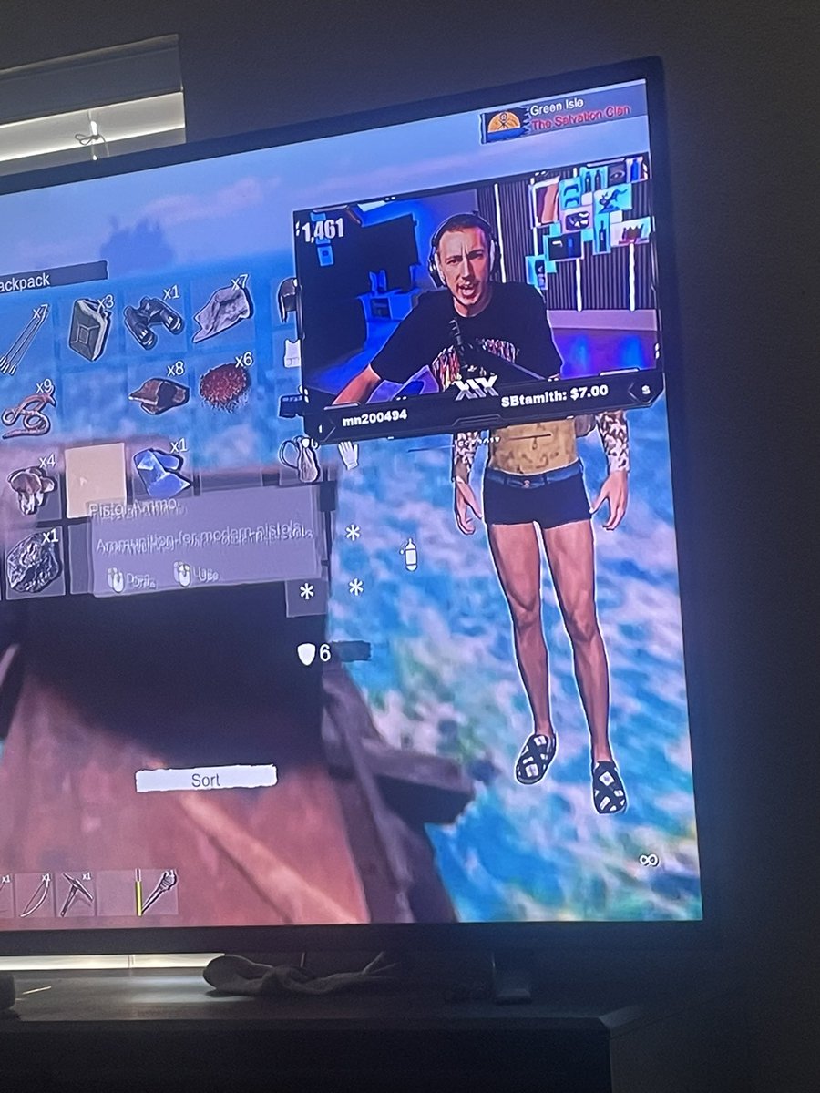 mikeyfool88's tweet photo. @miniminter almost looks like you got a new pair of legs man hahaha https://t.co/EAqvjBM6ew