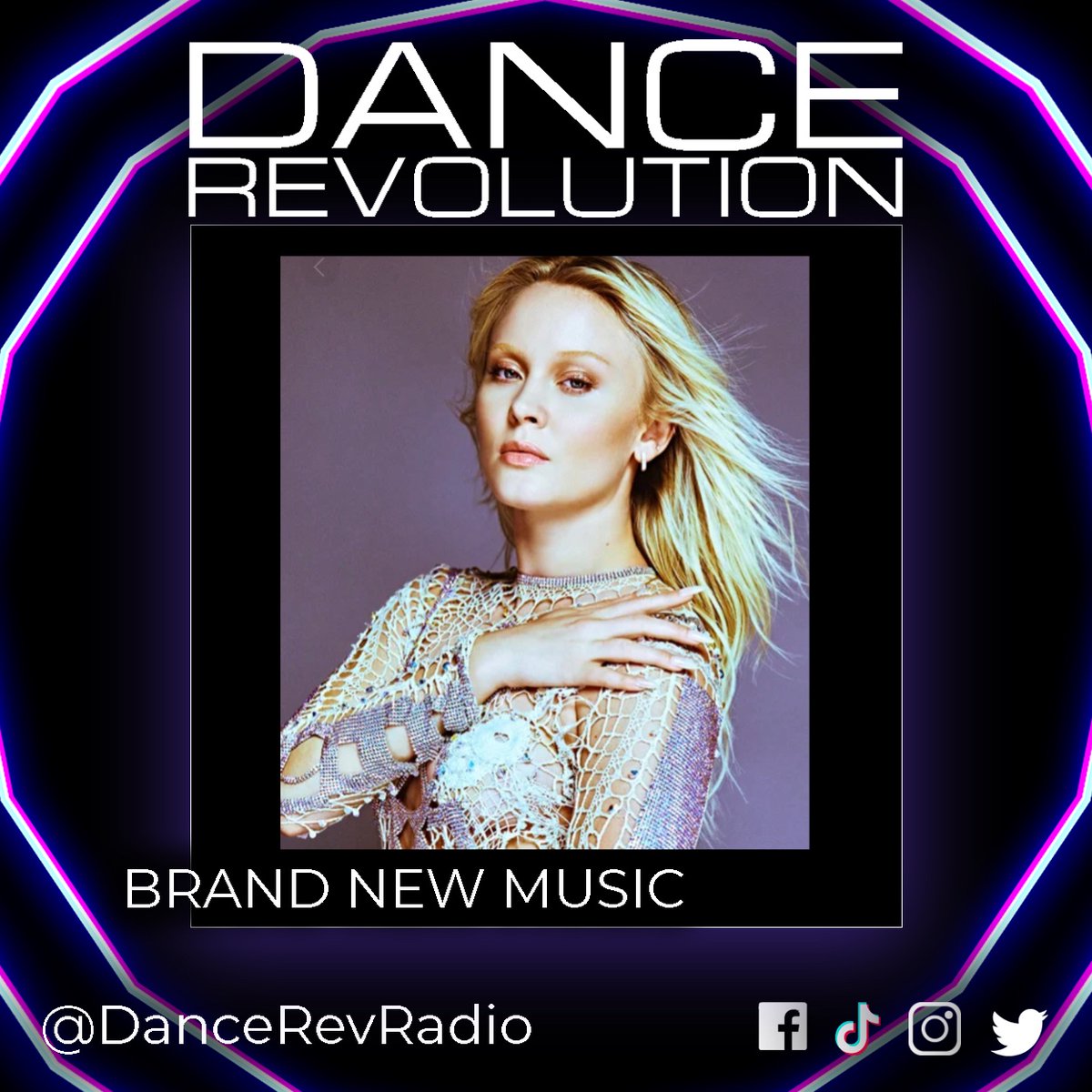 dancerevradio's tweet photo. #NewMusicFriday

This is a BIG Teamuo!! @zaralarsson has only went and made a song with the DJ that never seems to sleep, @davidguetta! This one is a must listen and you can really hear Guetta’s genius here!

Listen now on #DanceRev 👇
https://t.co/JUEIjJ6uTd https://t.co/HbLeybPf8P