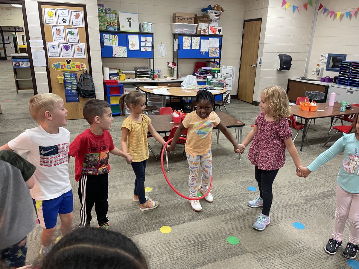 d61stachnik's tweet photo. Having fun with our Hula Hoop game during morning meeting developing our classroom community. ⁦@D61DeLay⁩ https://t.co/JHQNvxlpGS