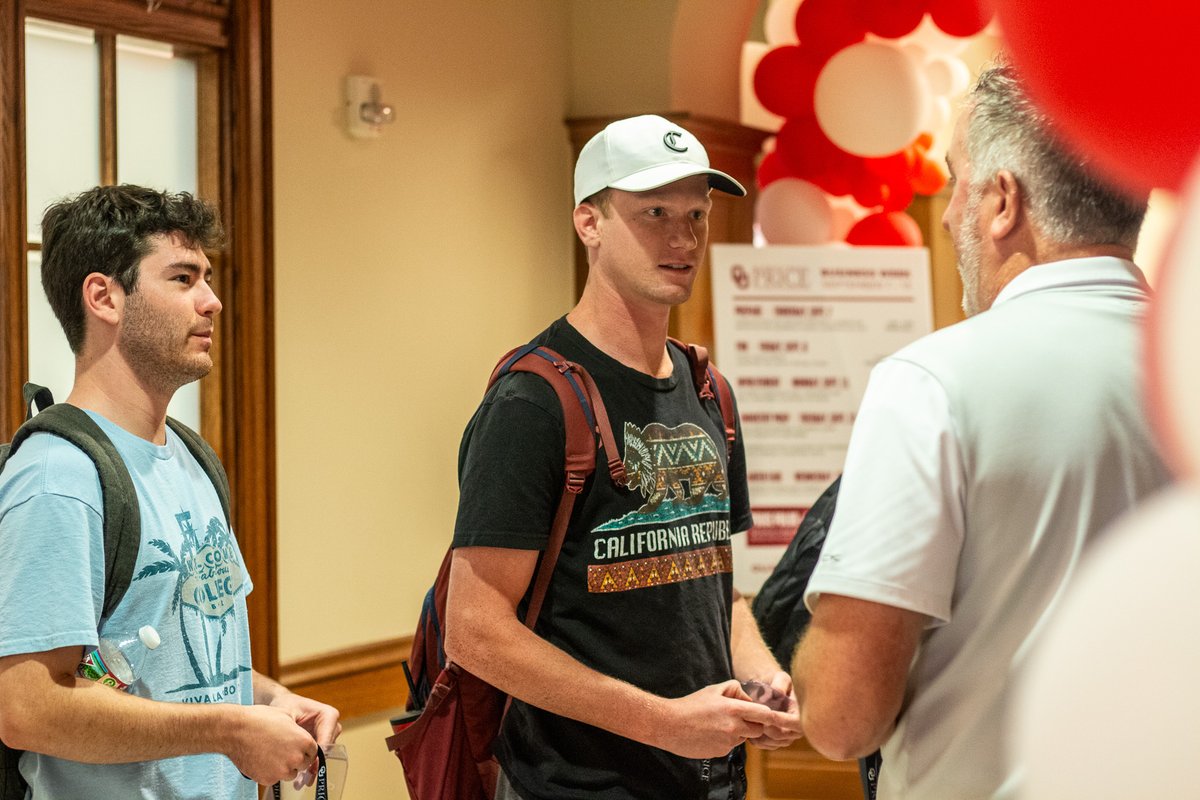 OUPriceCollege's tweet photo. 𝗖𝗮𝗿𝗲𝗲𝗿 𝗙𝗮𝗶𝗿 𝗽𝗿𝗲𝗽 ✅

Price College Business Week kicked off on Thursday with pop-ups, sponsored by @ATT, as we get our students ready for the Sooner Showcase Job &amp; Internship Fair! 

#PurposeOfPrice | @gethiredsooner https://t.co/76Jat3bUCA