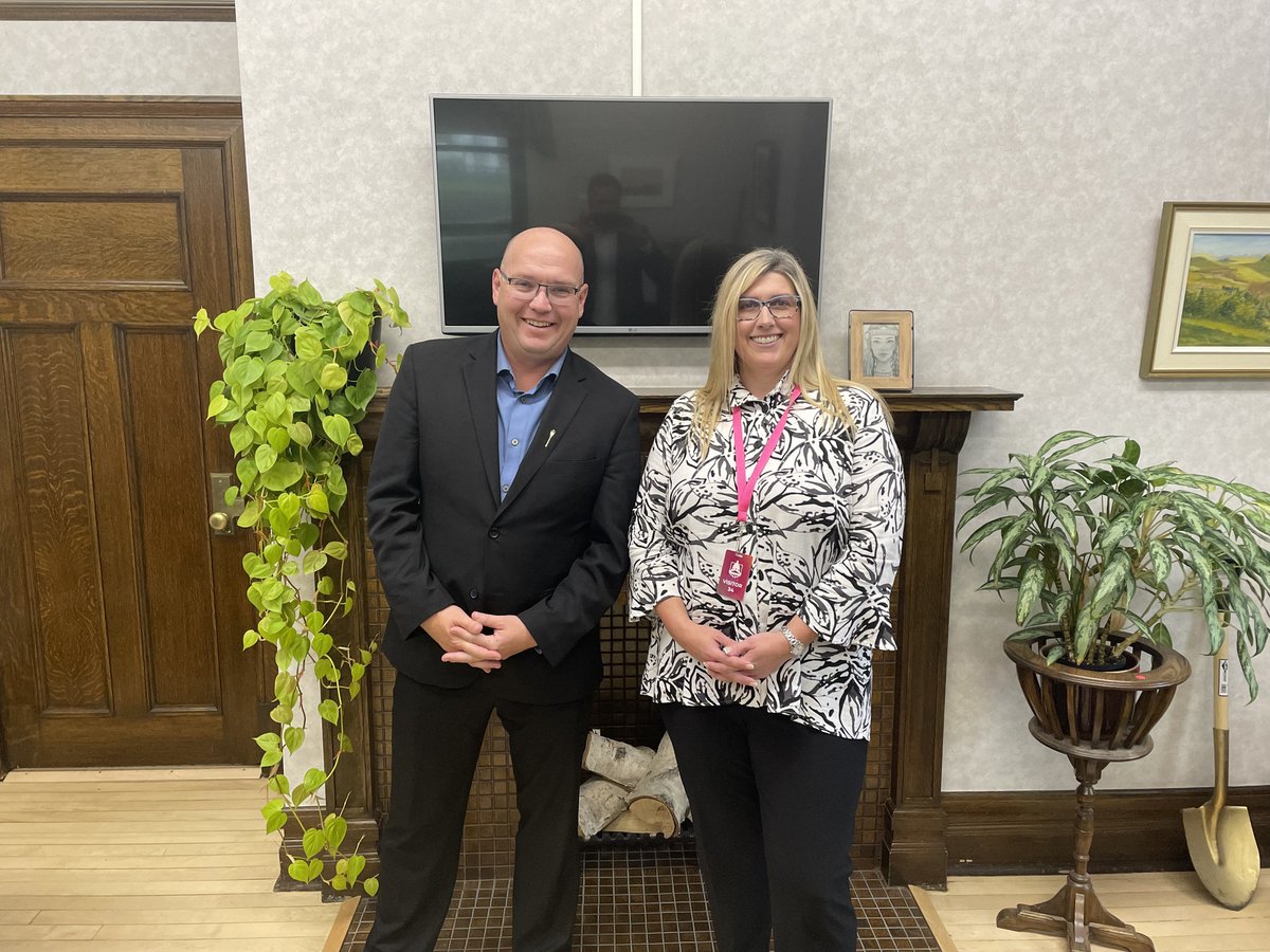 Enjoyed an open and productive meeting with @SearleTurton last week. Looking forward to continuing to advance the important work of ACSW and social workers in our province.