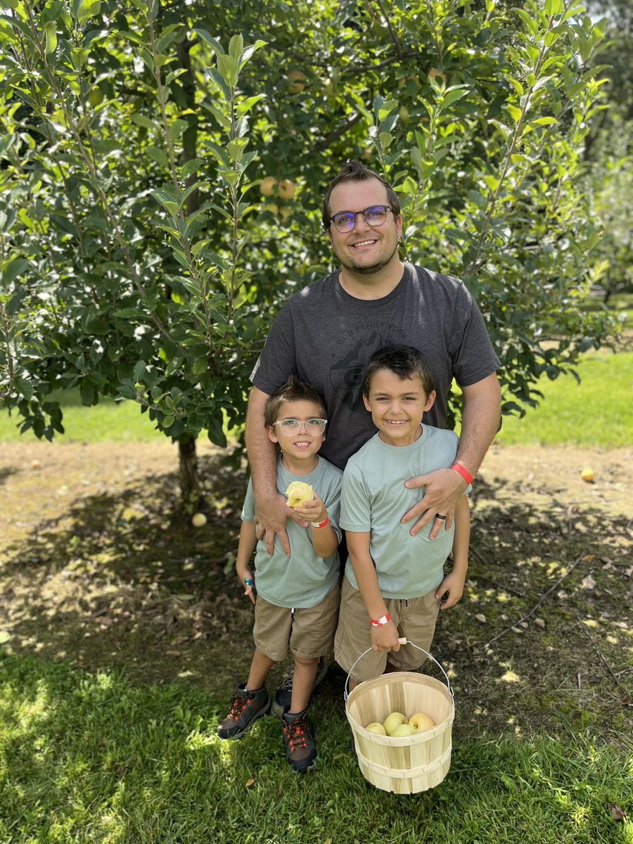 GFWLife's tweet image. Ripened by God's Grace 🍎✨

Just as an apple matures over time, readying itself for the perfect moment to be picked, so too are we nurtured and prepared by our Heavenly Father.

Each day, the apple absorbs sunlight, draws nutrients, and endures storms. It might face challenges,…