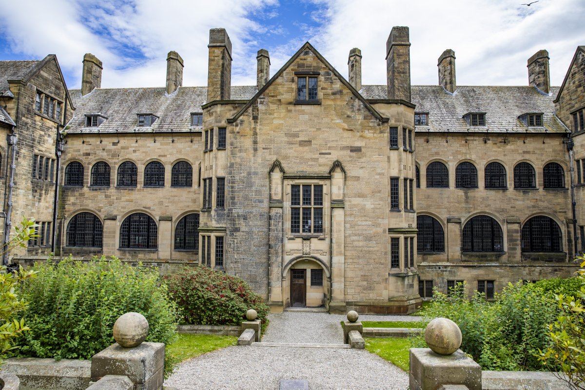 BangorUni's tweet photo. 🤗  We are thrilled to be named as The @MailOnline Welsh University of the Year AND Top 50 in the UK! 🤩 

➡️ https://t.co/20ZzzqRvty https://t.co/IWBWAgkTif