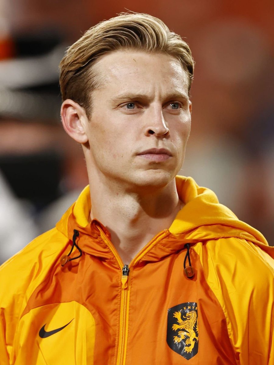 DeJongFrenkie21's tweet photo. Important win for us yesterday with a great atmosphere. Only looking forward 🤲🏻 https://t.co/B0YRIEYqJX