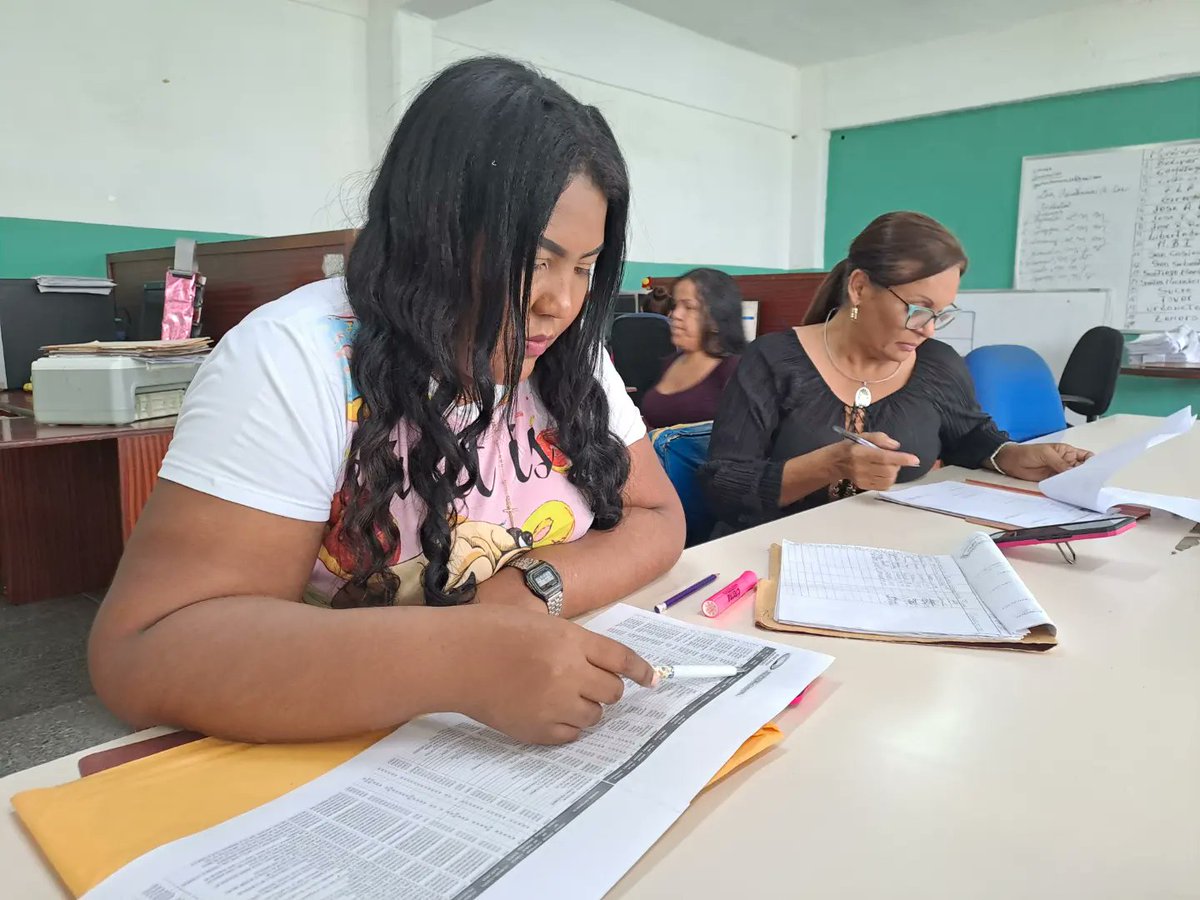 nnotivenezuela's tweet photo. Desde el @CDCEAragua acompañé al personal de Talento Humano del @MPPEDUCACION trabajando junto por la Calidad Educativa. 

¡Trabajo en Equipo Victoria Segura!
#MaduroEsProteccionSocial 
@NicolasMaduro 
@_LaAvanzadora 
@Soykarinacarpio https://t.co/h4hjtx1FPw