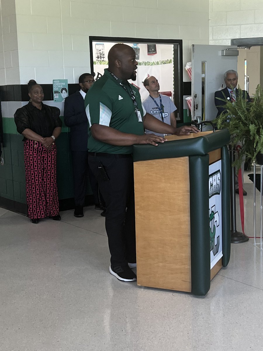 VanceCountyHS's tweet photo. What a momentous occasion! The grand re-opening of the Vance County High School Media Center and our Z-Space lab under the direction of Mrs. Sheila Burwell. Great things are happening along Viper Way. Stay tuned for the journey. #ViperPride https://t.co/yyt4ewtQku