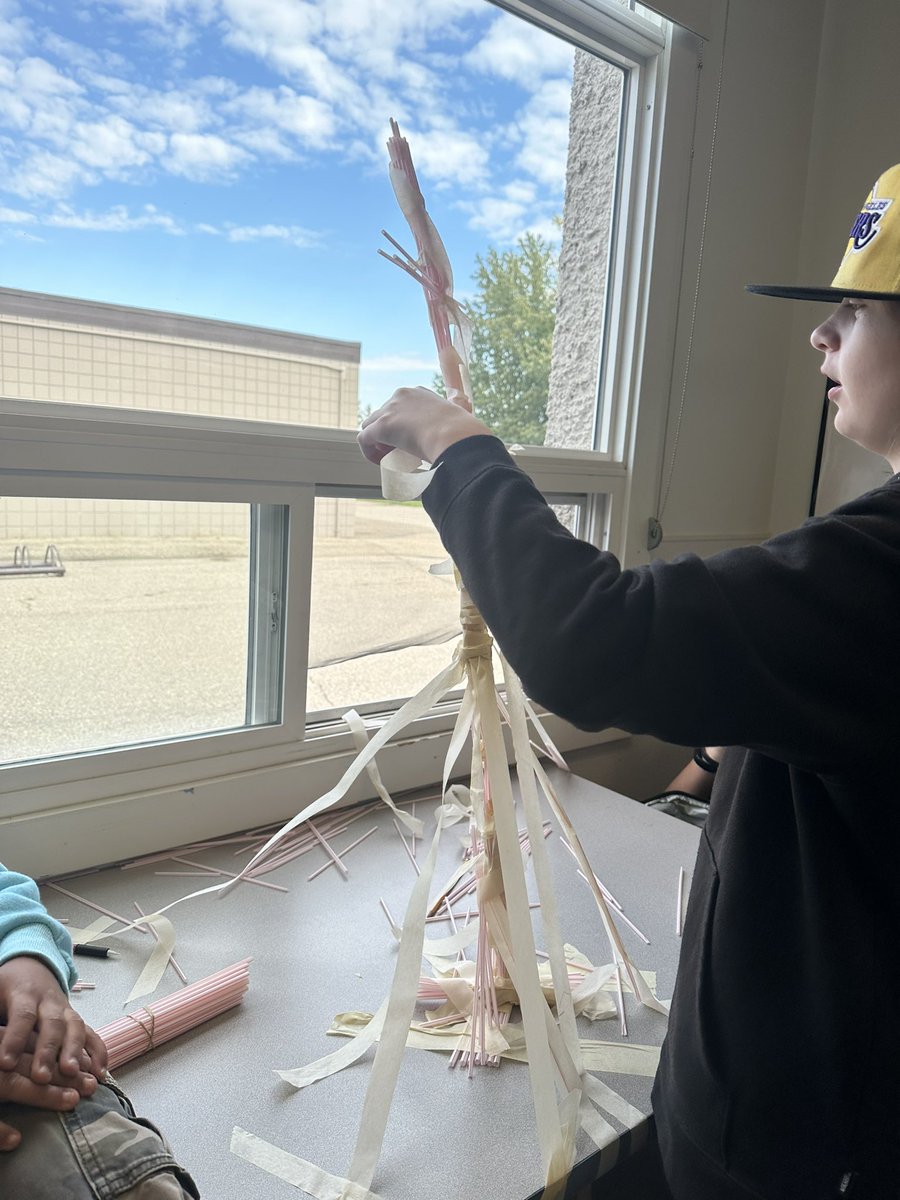 slarseneips's tweet photo. STEM Challenge. Build a straw tower as high as you can that can hold a tiny stuffed monkey. @BrentwoodEIPS https://t.co/ndSQY4vGP8