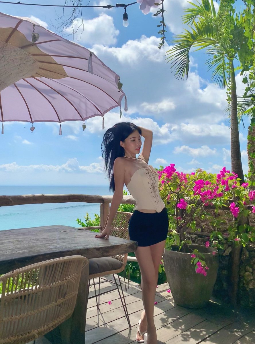 Ariel_827's tweet photo. Where there is hope, there will be motivation. As long as you persevere, the darkness will pass, and you will be greeted with infinite light. 🥰🥰 https://t.co/WCY2uBFaN7