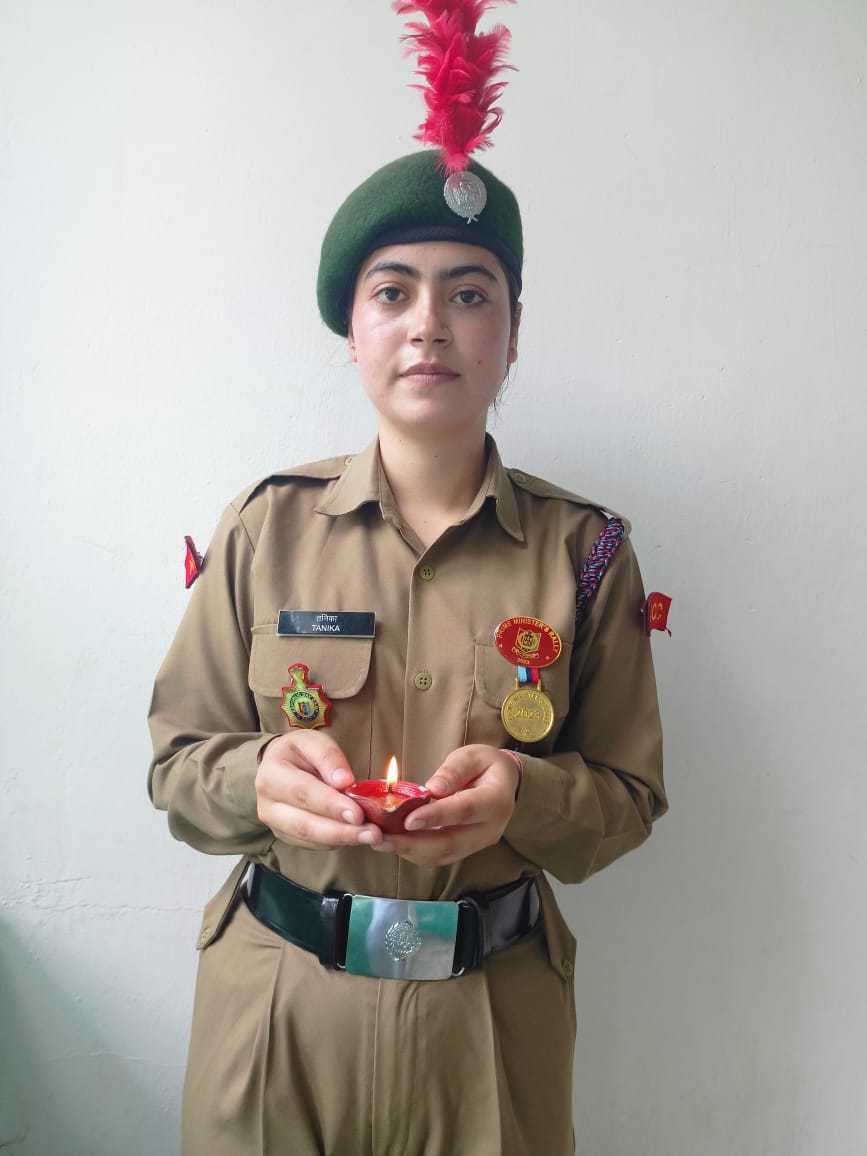 prithvi_prof's tweet photo. #MeriMaatiMeraDesh 
Paying a tribute to Freedom fighters SD NCC unit Govt Degree College Bhaderwah , 2JK(i)Coy NCC bhaderwah 
@HQ_DG_NCC 
@HQ_DG_NCC 
@NCCDteJKL https://t.co/JSZ94a44cq