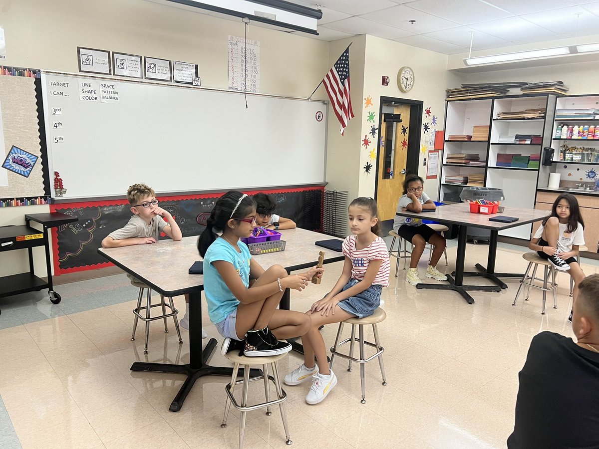 ferronesartroom's tweet image. Sharing our favorite colors and reasons why in the Art room @HowellMemorial 🧡 #restorativepractices #elementaryart #Tennesseevolunteers