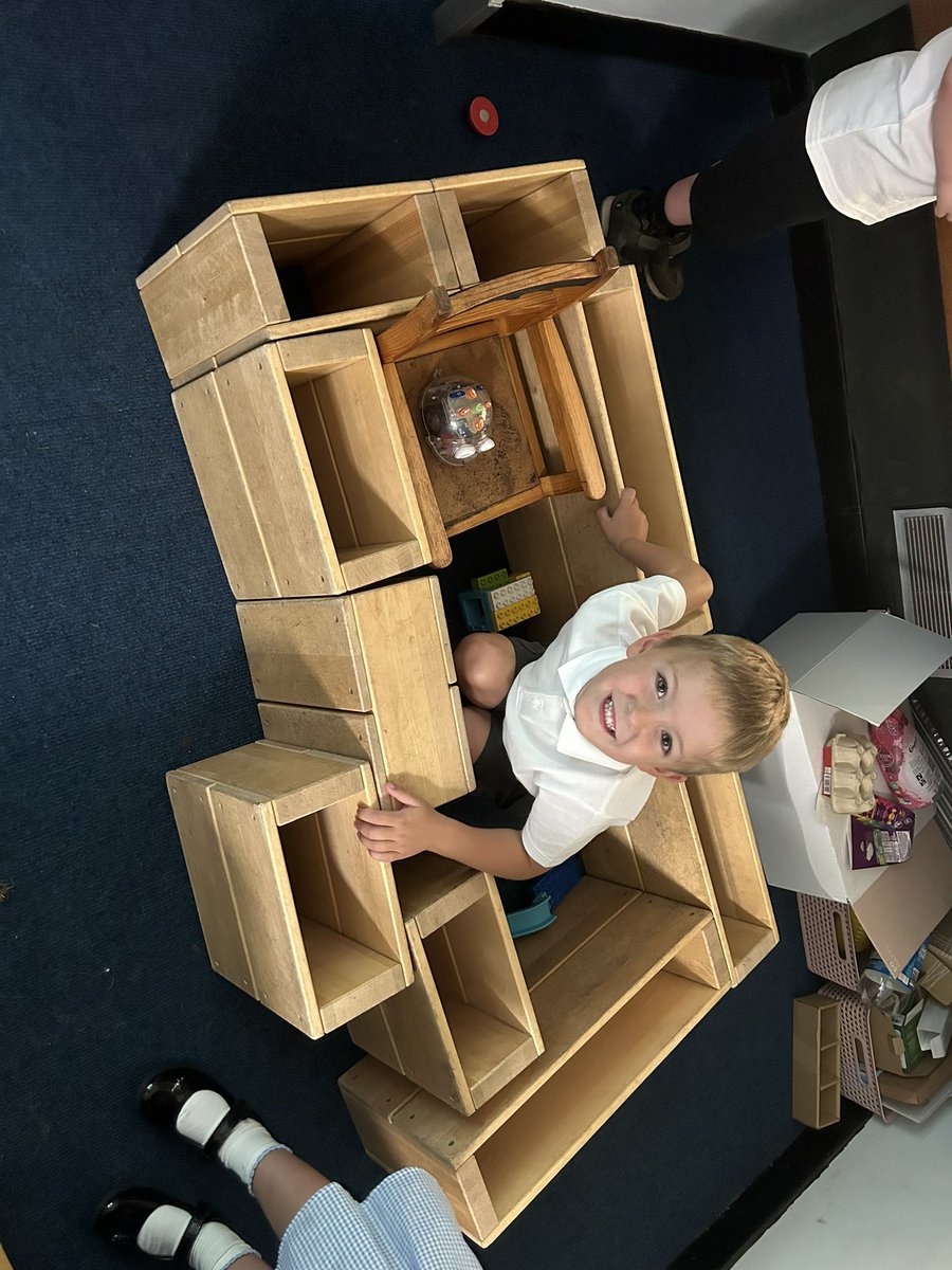 gilwern_school's tweet photo. What a great first week we have had in #GilwernReception We are in for a super year #LH #LI @EAS_EarlyYears https://t.co/59Gznnu2e9