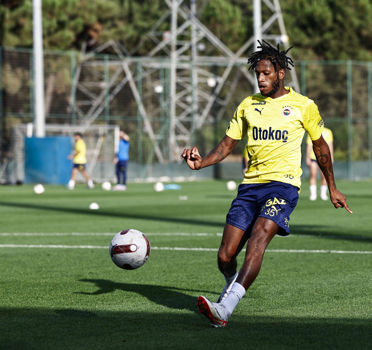 🟡🔵 Fenerbahçemiz, Antalyaspor ile oynayacağı lig maçının hazırlıklarını akşam saatlerinde yaptığı günün ikinci antrenmanıyla sürdürdü.

📣 Takımımız, çalışmalarına yarın yapacağı antrenmanla devam edecek.