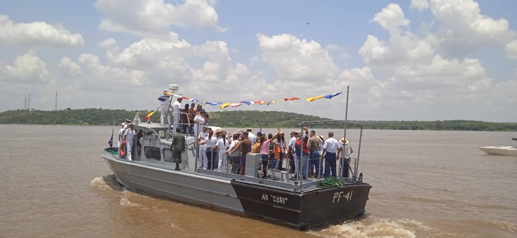 En el Patrullero Fluvial AB 'GURI' (PF-41) @PF_41ABGURI, se  realizó procesión de la Virgen del Valle, Patrona de nuestro oriente y la @ArmadaFANBVzla. ¡Dios te salve Reina Celestial! #FANB