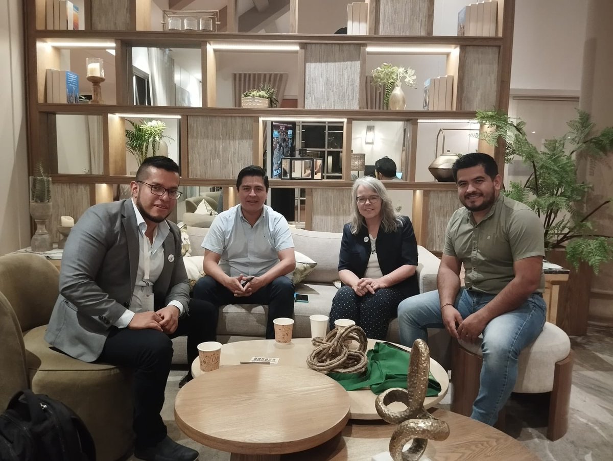 rikoltoLA's tweet photo. 🇪🇨🇪🇺 Junto a los directivos de #APEOSAE planeamos acciones enfocadas en la comercialización interna y externa, en el marco del proyecto #CREA.
Esta asociación afincada en la Amazonía, comercializa #cacao, #café y #plátano.
🍫☕️🍌 https://t.co/ImhZp4fvJ5