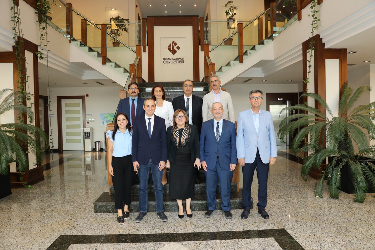 TÜBİTAK’tan birçok ödül alan <a href="/hkunv/">Hasan Kalyoncu Üniv</a> Rektör Yardımcısı Prof. Dr. Mehmet Lütfi Yola Gaziantep için önemli bir değer.

Kendisini görev yaptığı üniversitede ziyaret ettik, tebrik ettik.

Artık kendisiyle #GaziantepBüyükşehir’de Bilim ve Teknolojiden Sorumlu Başkan Danışmanı olarak