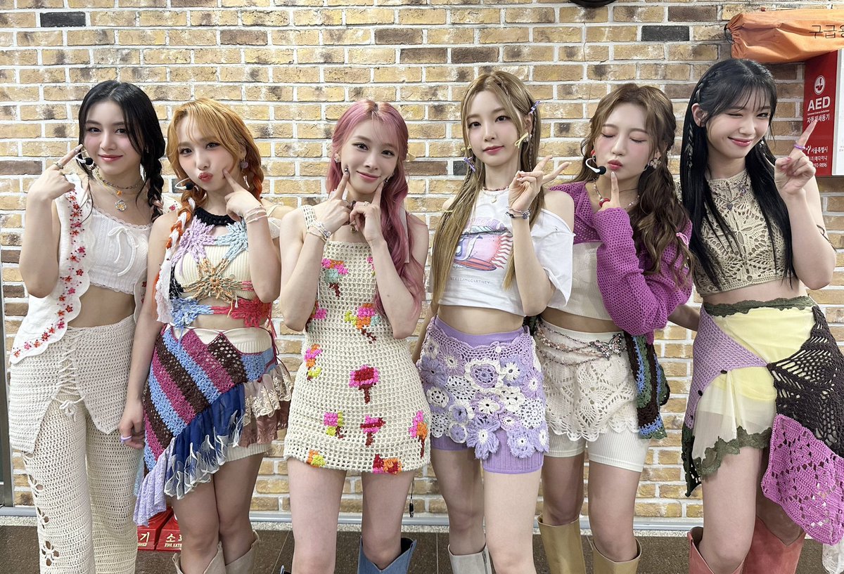 suyunsenergy's tweet photo. rocket punch then, rocket punch now!
please vote on the show for rocket punch we really need to get them a first win!! #RocketPunch #RCPC #RocketPunch_BOOM #RCPC_ReadySetBoom https://t.co/lxefvR5Jn1