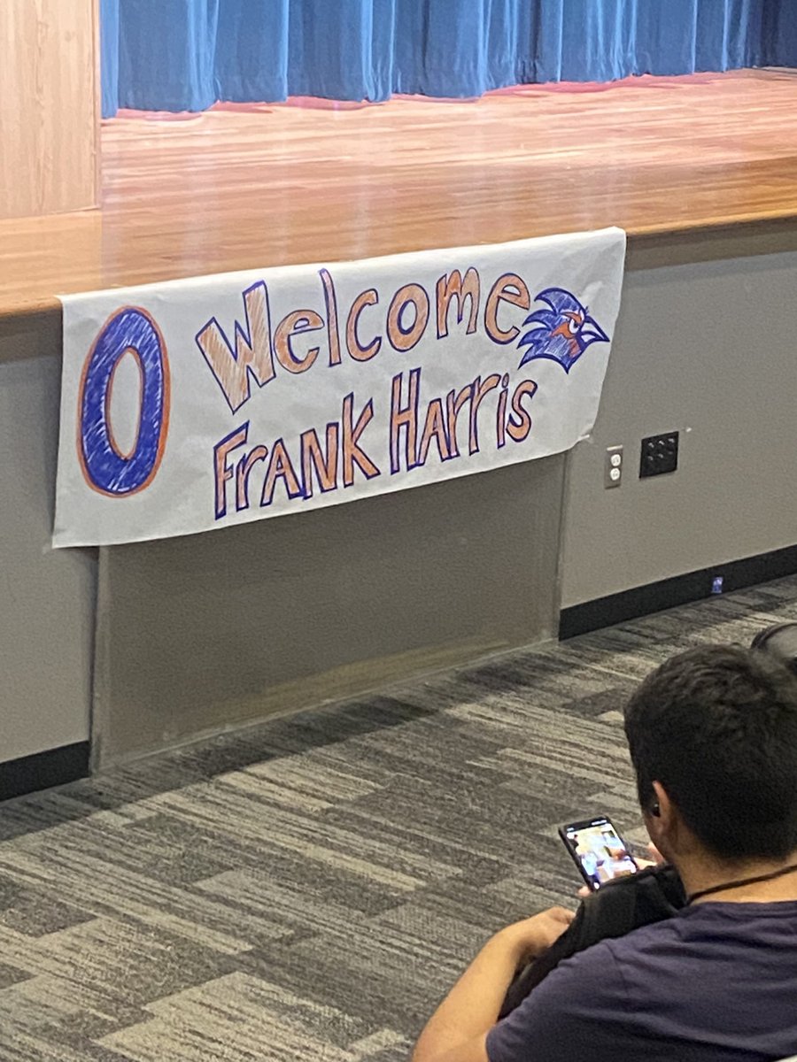 SaEdisonFB's tweet photo. UTSA in the House. Frank Harris (Birds up) (Triangle of Toughness) QB. Thank you for the inspirational words and shared experiences.  The Golden Bears appreciate your Words of Wisdom. https://t.co/3Asl8ZiPbG