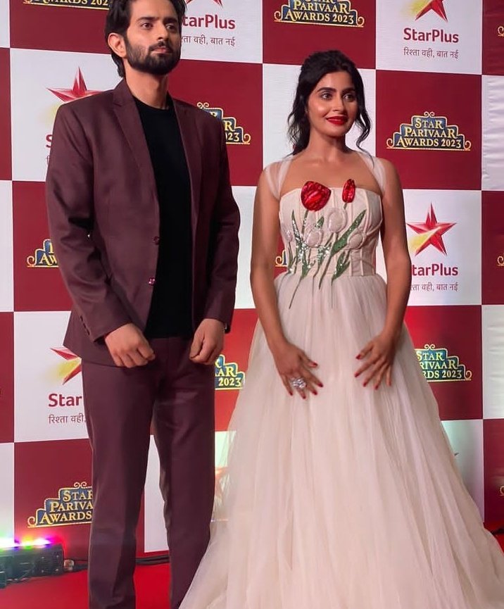 #YuktiKapoor and #MuditNayyar at pose at the red carpet of #SPA2023 😍💕

#KehDoonTumhein #StarParivaarAwards #StarParivaarAwards2023