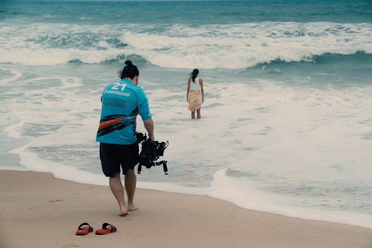 "𝘛𝘩𝘦 𝘮𝘰𝘴𝘵 𝘪𝘮𝘱𝘰𝘳𝘵𝘢𝘯𝘵 𝘵𝘩𝘪𝘯𝘨? 𝘗𝘦𝘳𝘧𝘦𝘤𝘵 𝘭𝘪𝘨𝘩𝘵𝘪𝘯𝘨 𝘢𝘵 𝘢𝘭𝘭 𝘵𝘪𝘮𝘦𝘴." - 𝘖𝘴𝘤𝘢𝘳 𝘥𝘦 𝘭𝘢 𝘙𝘦𝘯𝘵𝘢 

A huge part of our filmmaking process is using the natural elements and sun in order to beautifully light our subjects. In this image we