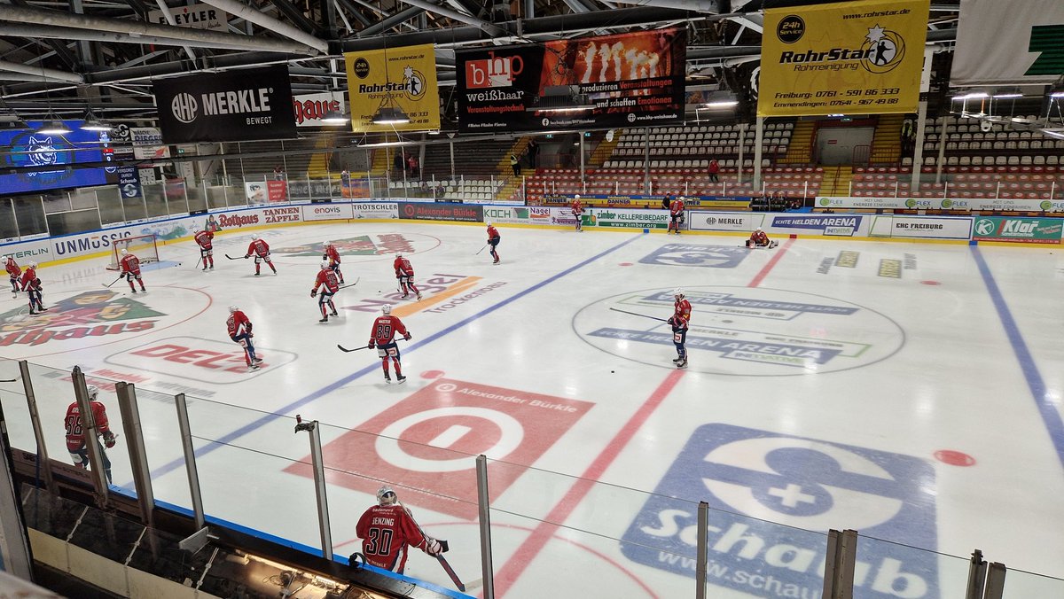 BloodyLP's tweet photo. !GAMEDAY!
@EHC_Freiburg vs Eisbären Hamm
⏰ 19.30 Uhr
🏟️ Echte Helden Arena
📺 https://t.co/BS53wE89pj
🎙 Alexander Blattmann 🙋♂️
#ehcf #hammereisbären #eishockey #kommentator #Vorbereitung #spradetv @SpradeTV https://t.co/Gg8PE95eXM
