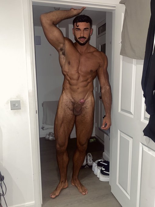 Who&rsquo;s mouth is ready?!😈 https://t.co/eRI1glhr7q