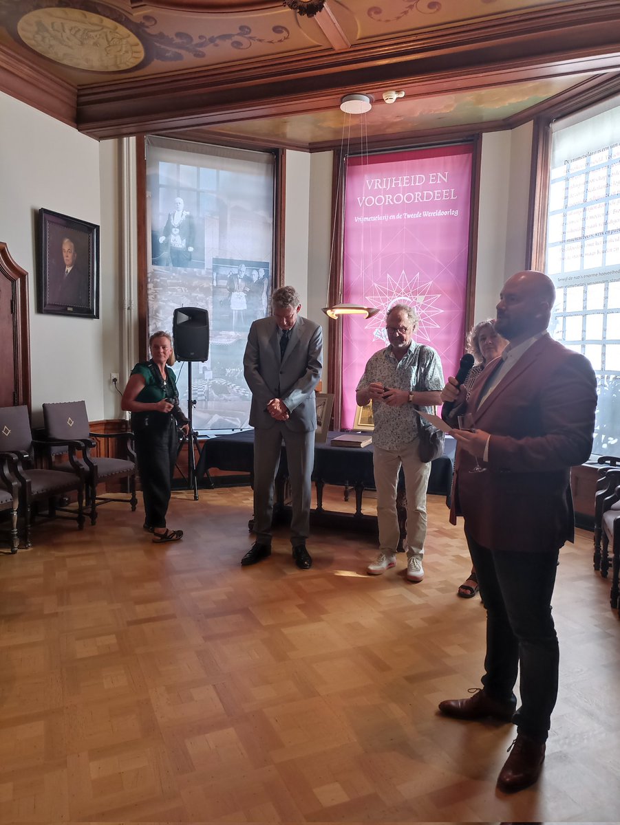 timmietovenaar's tweet photo. Met de directeur van het Vrijmetselarij Museum de openingshandeling voor Open Monumentendag Den Haag doen. Met een flinke (deur) klop op passer en winkelhaak is 't weekeinde geopend!

https://t.co/ELmNU1J7NE

Het museum, een fraaie villa (Rijksmonument) uit 1908 doet ook mee! https://t.co/pXaDm1HVgP