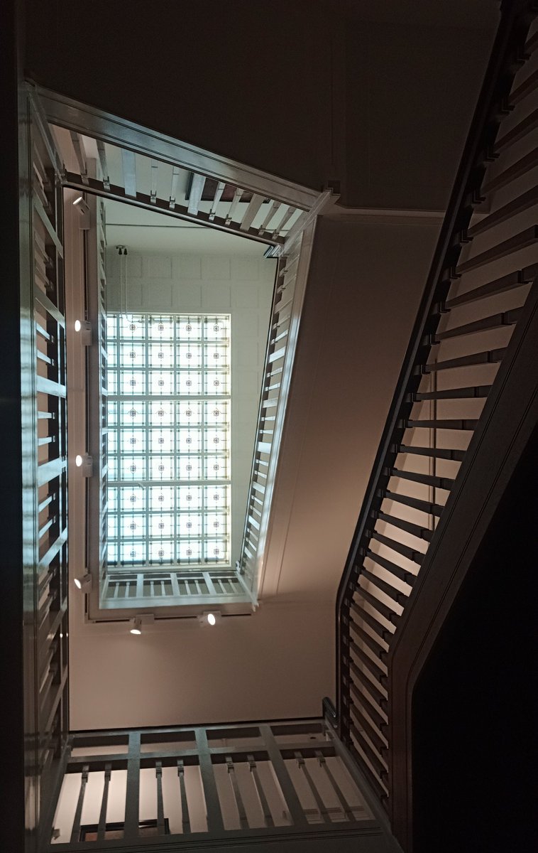 timmietovenaar's tweet photo. Met de directeur van het Vrijmetselarij Museum de openingshandeling voor Open Monumentendag Den Haag doen. Met een flinke (deur) klop op passer en winkelhaak is 't weekeinde geopend!

https://t.co/ELmNU1J7NE

Het museum, een fraaie villa (Rijksmonument) uit 1908 doet ook mee! https://t.co/pXaDm1HVgP