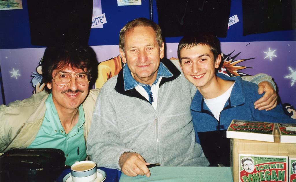 Throwback to when my dad & I saw the legendary #KingOfSkiffle Lonnie Donegan (supported by son @peter_donegan) in Weymouth. Taken approx two weeks before he died in 2002. Phenomenal energetic performance that cemented my lifelong obsession for his music &beyond. #RockIslandLine