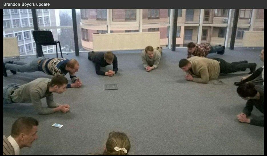 I couldn't imagine holding a plank pose while speaking during a meeting⁉ That said, I'm willing to try something new (and healthy) to help shorten these extra long meetings I'm a part of.😂