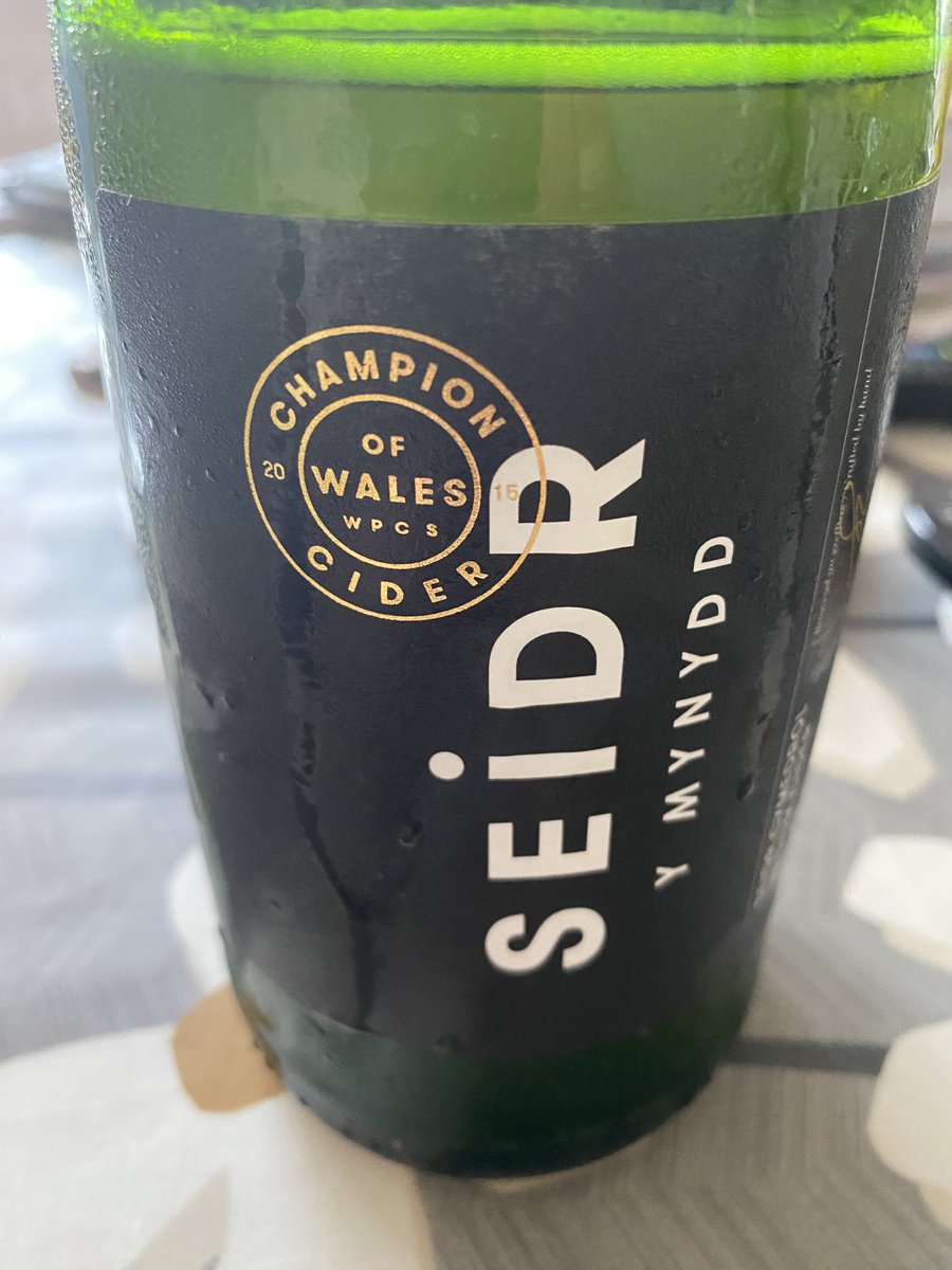 Barod am y gêm ⁦<a href="/sionlew/">Siôn Lewis</a>⁩ . 👍