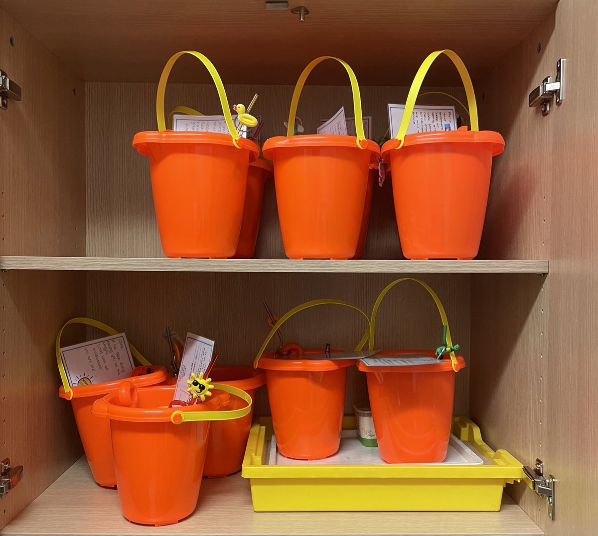 CHS_Magpie's tweet photo. Before summer all of our pupils got a little summery gift - a straw, keyring, a personalised post card, a big of ‘sand’ (baking ingredients) of course all presented in a bucket and spade😎🏖️☀️ https://t.co/eqdri4fYrR