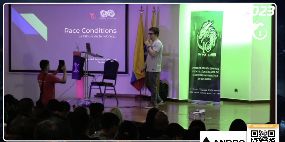 Ahora <a href="/iampuky/">Puky Sorondo</a> hablando de #RaceConditions en la <a href="/DragonJARCon/">DragonJAR 🐉 Security Conference 🏴‍☠️</a> no se pierdan el live aquí: youtube.com/watch?v=OSDE0N…